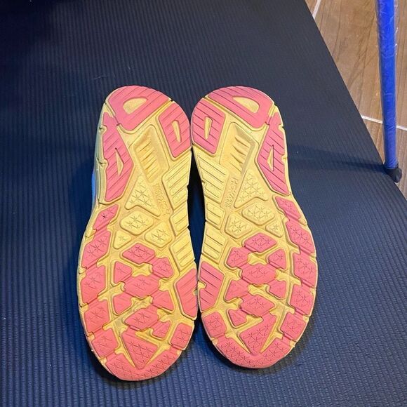 HOKA ONE ONE ARAHI 6 - Women’s Running Shoes - SIZE 10.5B - Picture 10 of 11